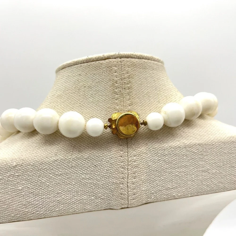 Vintage White Round Bead Necklace Gold Tone Floral Flower Clasp 22 Inch Strand